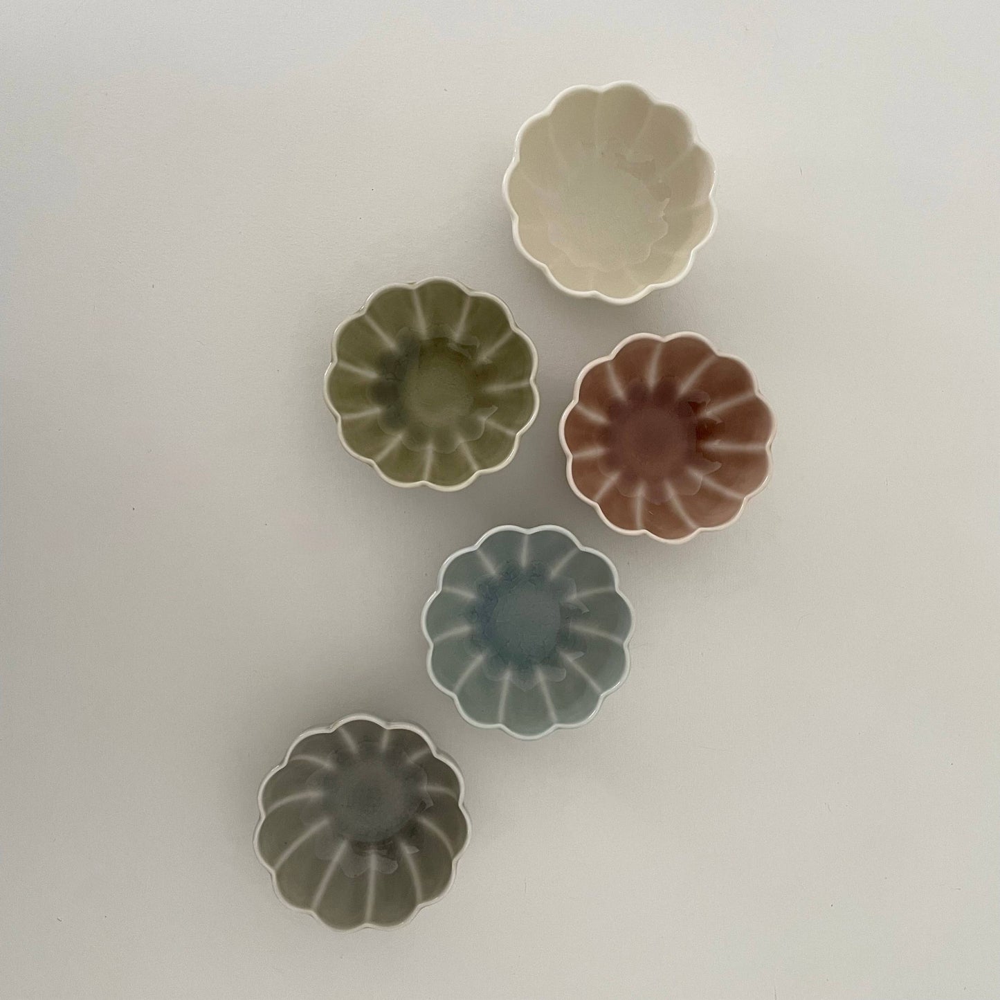 3" Ceramic Chrysanthemum Bowls