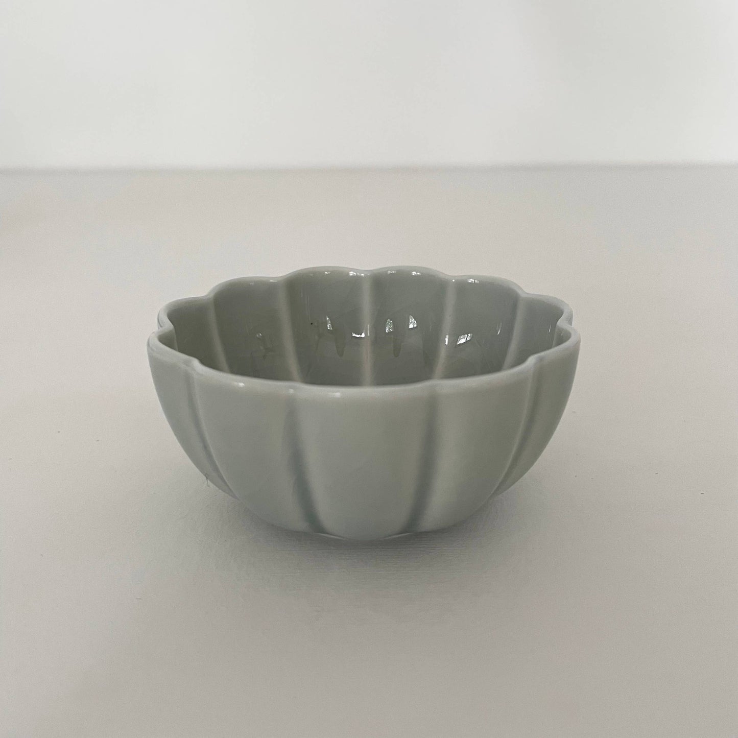 3" Ceramic Chrysanthemum Bowls