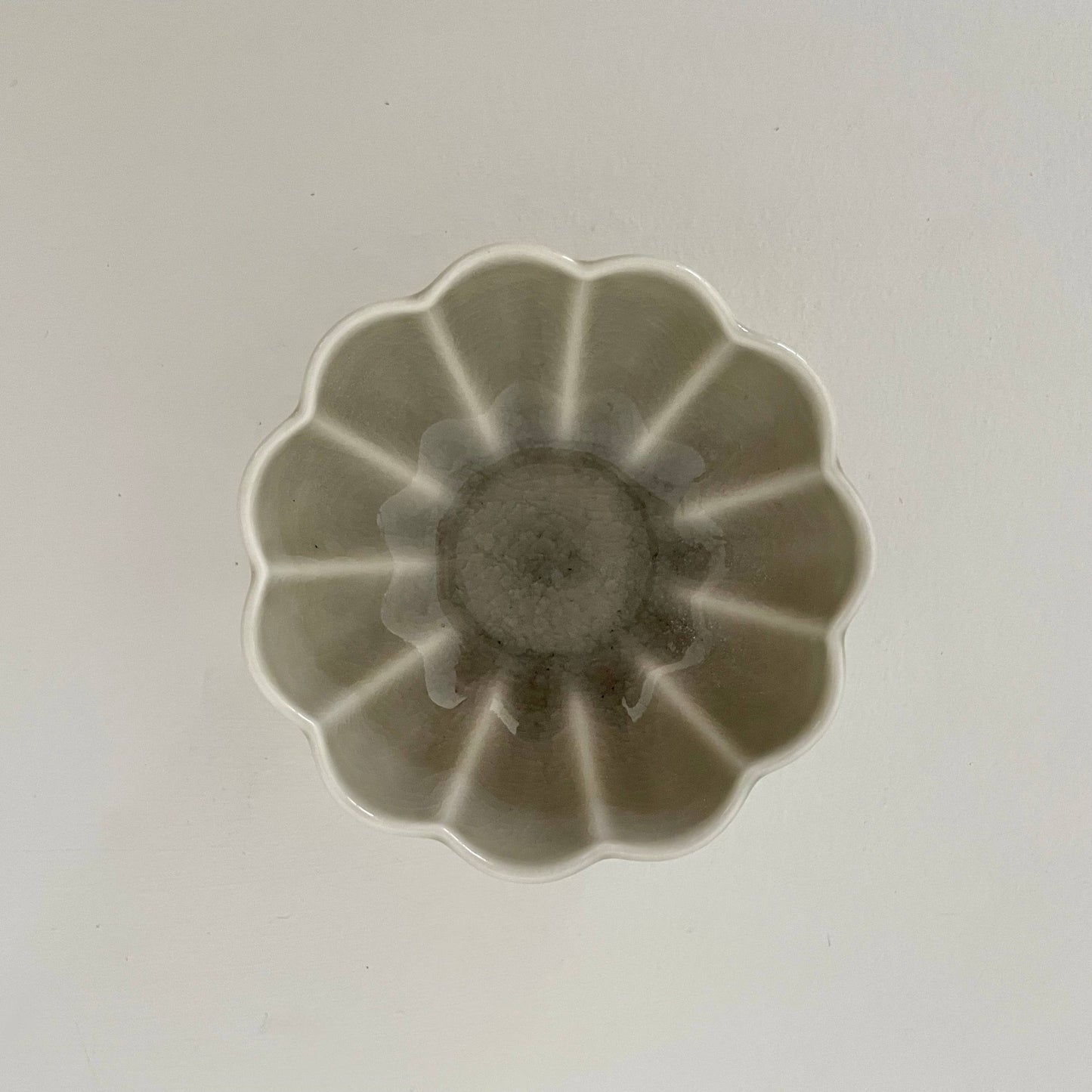 3" Ceramic Chrysanthemum Bowls