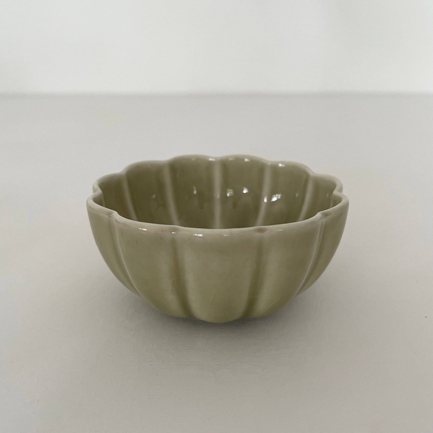 3" Ceramic Chrysanthemum Bowls